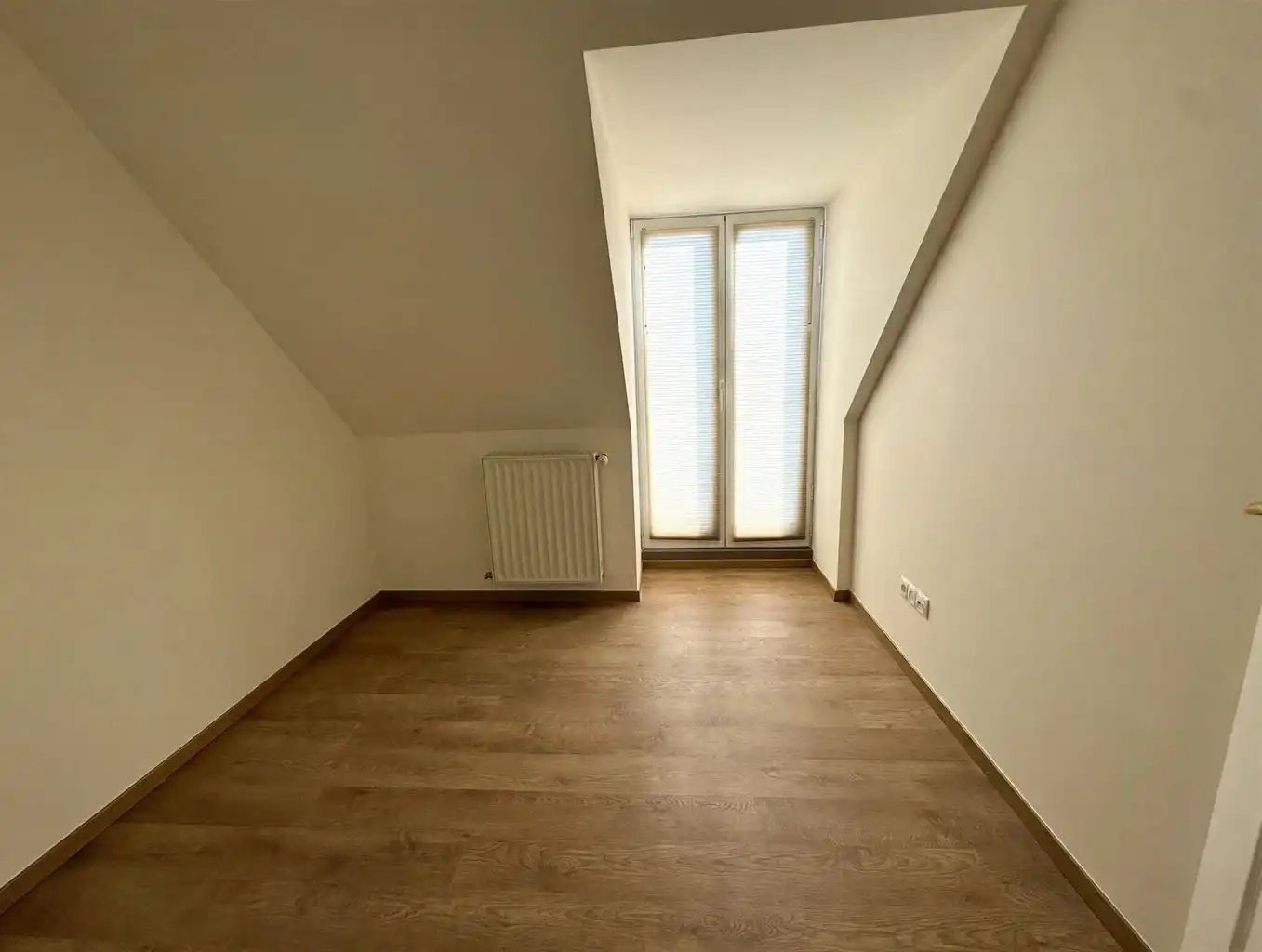 Charmant  2-slaapkamer appartement met 2 terrasjes en afgesloten garagebox, gelegen nabij het centrum van Maaseik.  foto 7