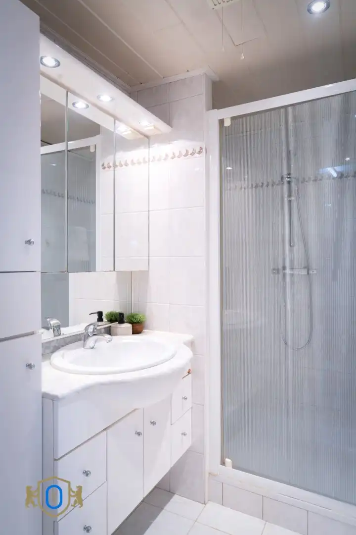 Halfopen 3-slpkr woning met tuin & garage foto 14