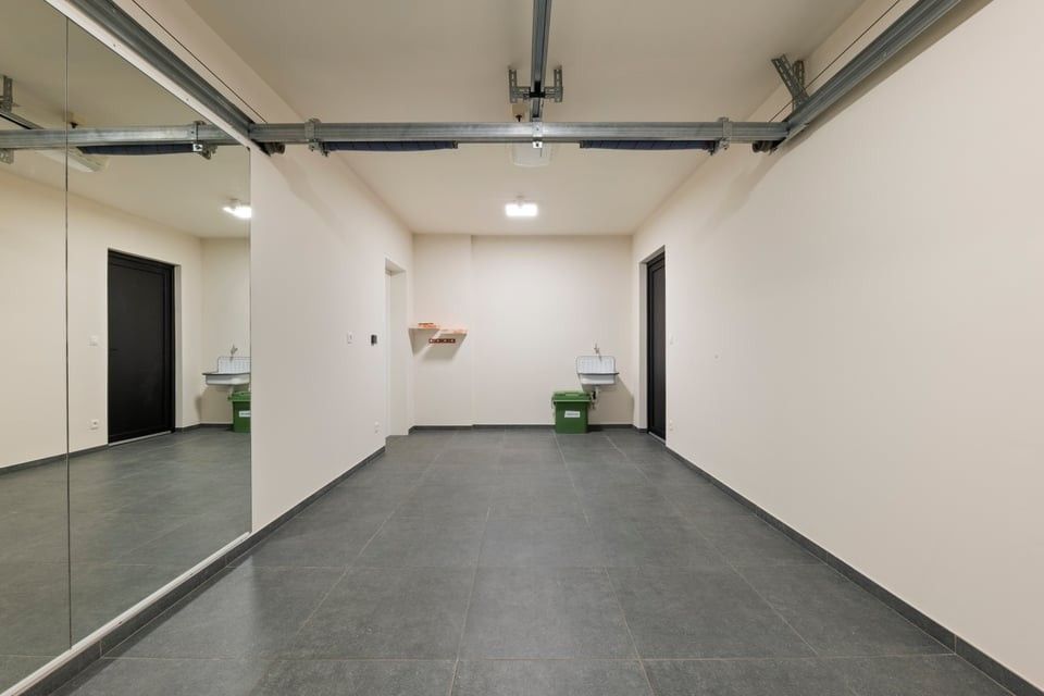 PRACHTIG GERENOVEERD APPARTEMENT MET GARAGE TE HUUR MIDDENIN HET CENTRUM VAN SINT-TRUIDEN foto 31