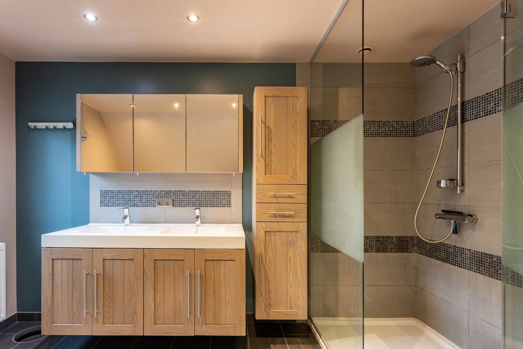 Perfect onderhouden gezinswoning met zwembad in Deux-Acren. foto 21