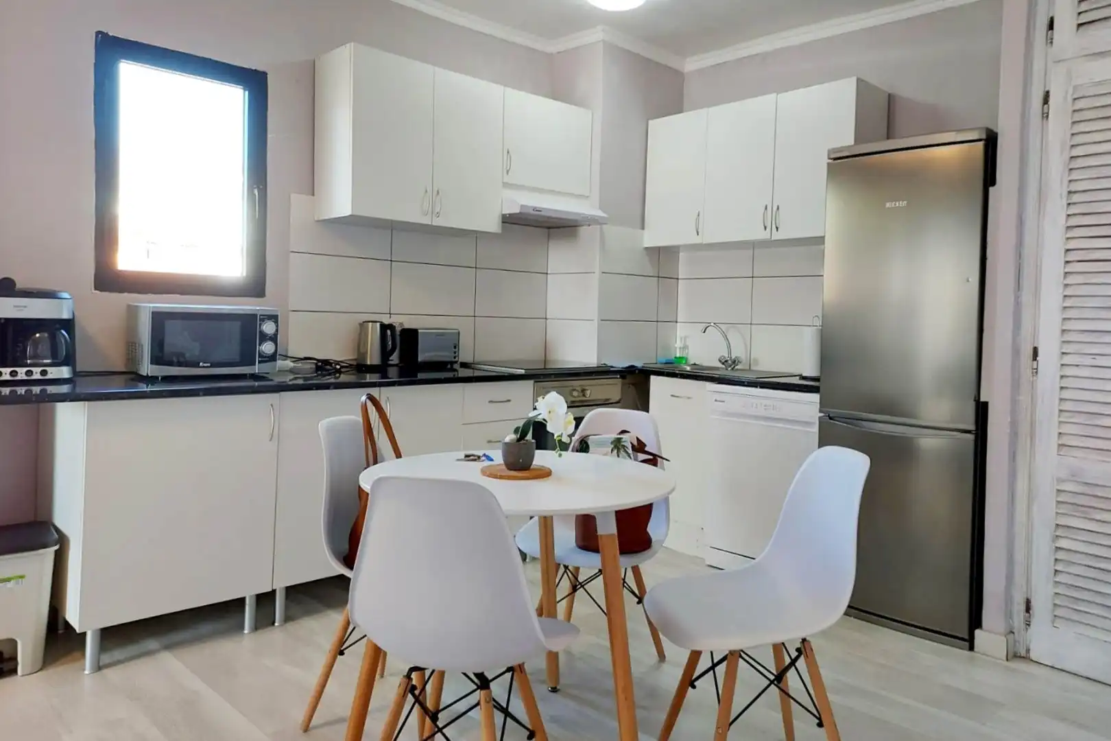 Gerenoveerd appartement met uitzicht op de bergen foto 9