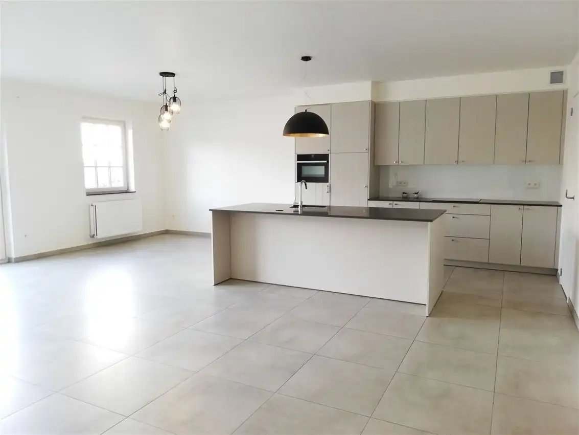 Gelijkvloers app. met 2 slpk., terras en garage, rustigere ligging foto 7