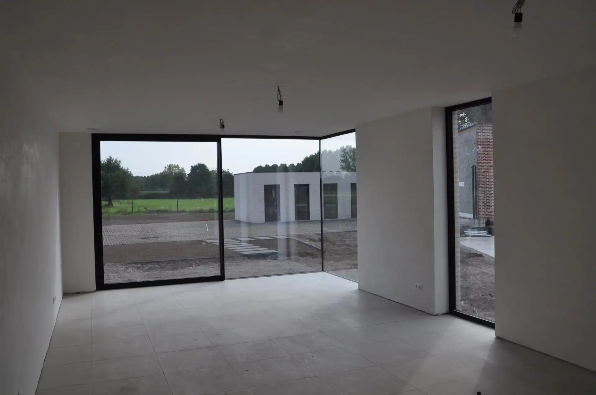 03 EXCLUSIEF GELIJKVLOERS NIEUWBOUWAPPARTEMENT MET 2 SLPK’S EN RUIME TUIN IN LINKHOUT foto 2