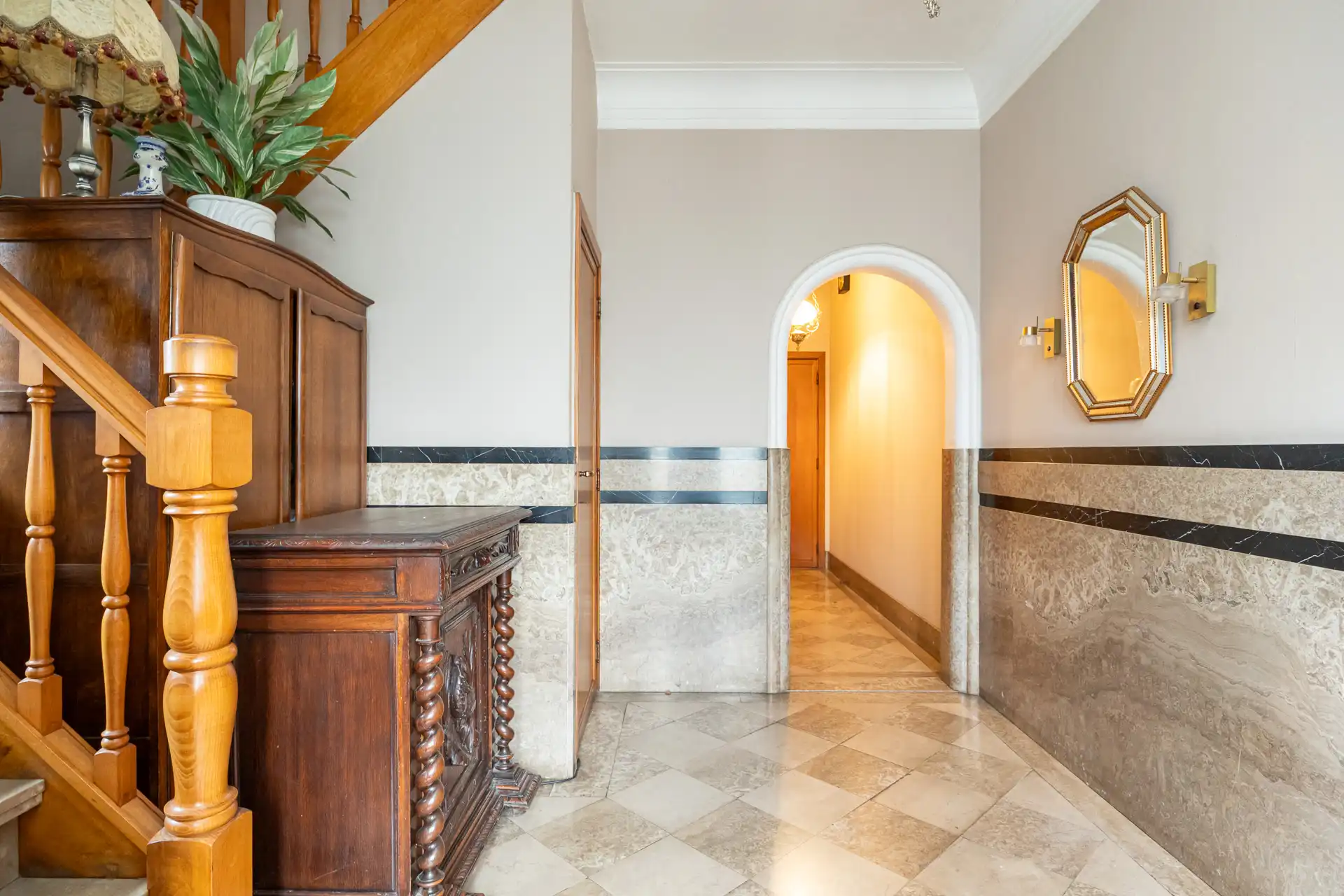 Ruime villa met garage en zwembad + bouwgrond + 2 magazijnen foto 30