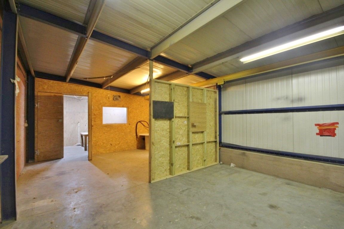Ruim en functioneel magazijn op toplocatie in Sint-Truiden foto 3