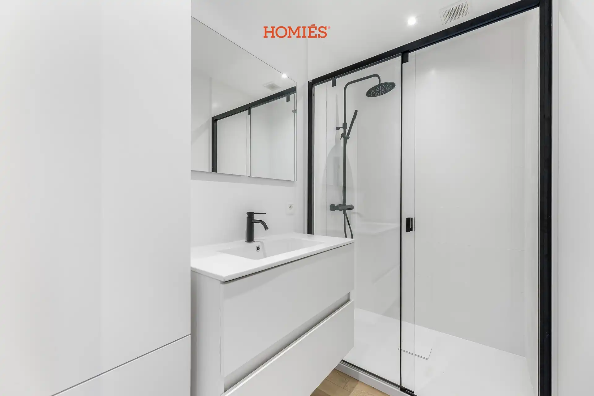 Volledig gerenoveerde woning met 4 slaapkamers foto 11