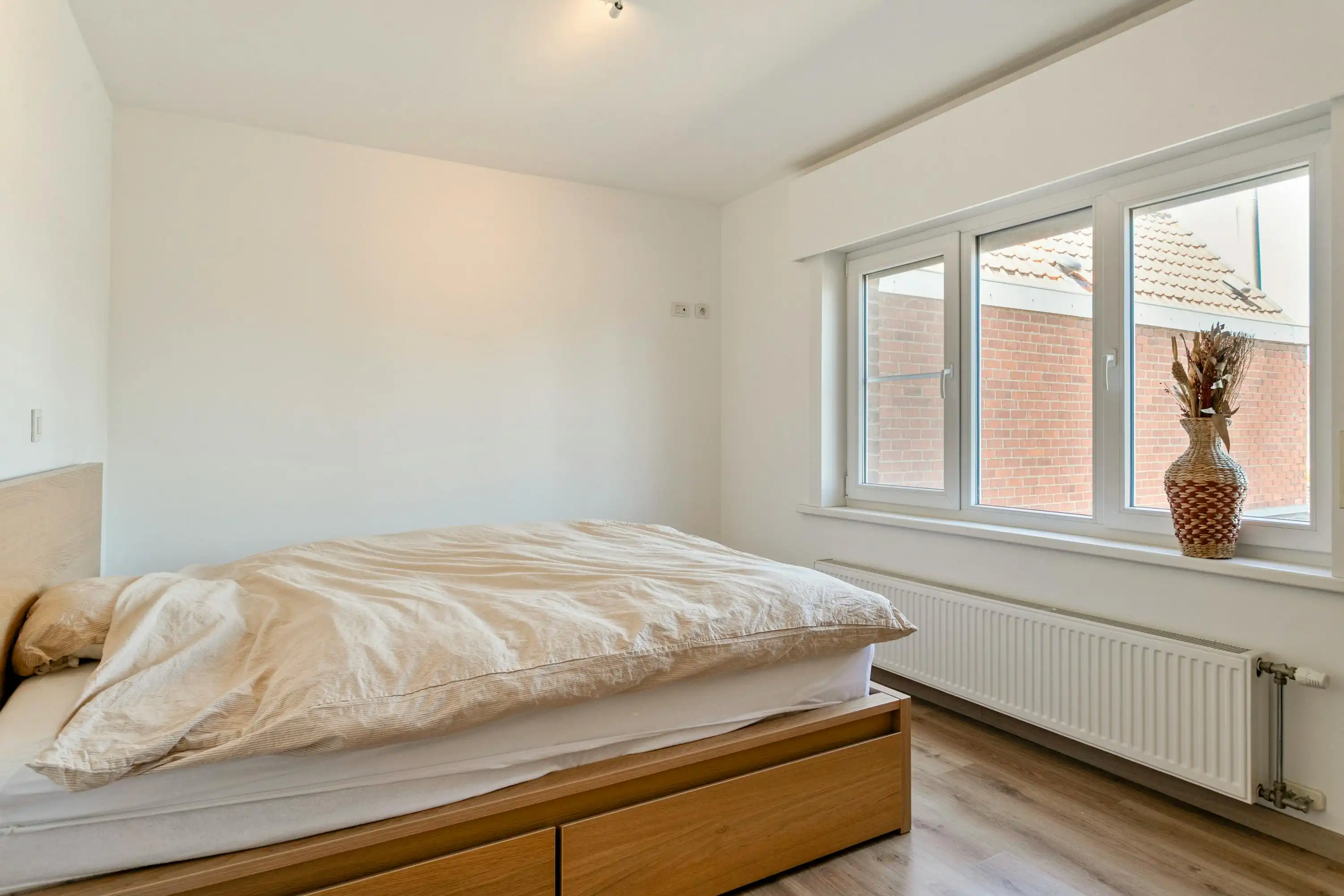 Volledig gerenoveerd huis te Waregem met aangename tuin foto 11