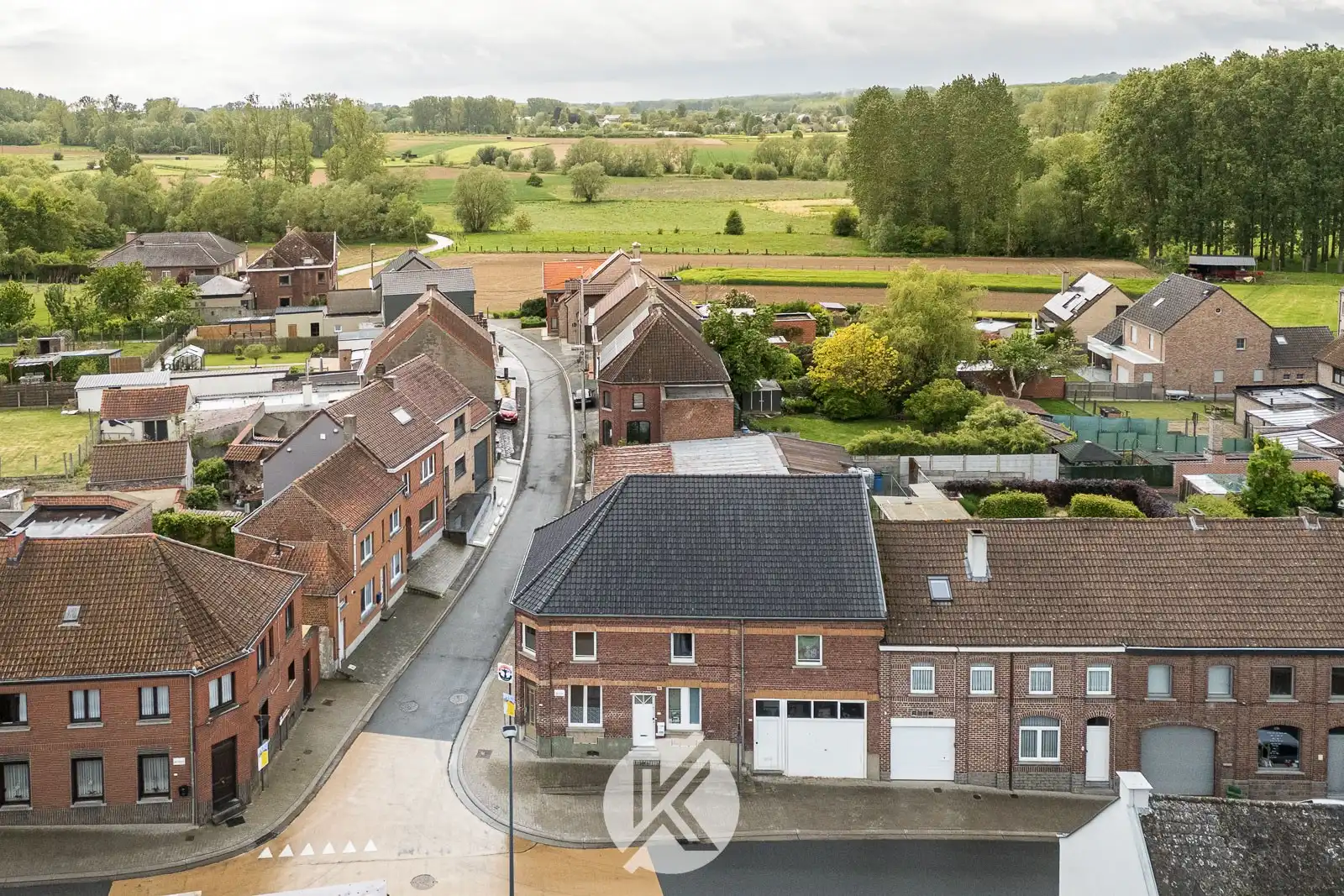 Robuuste woning met renovatiepotentieel foto 4