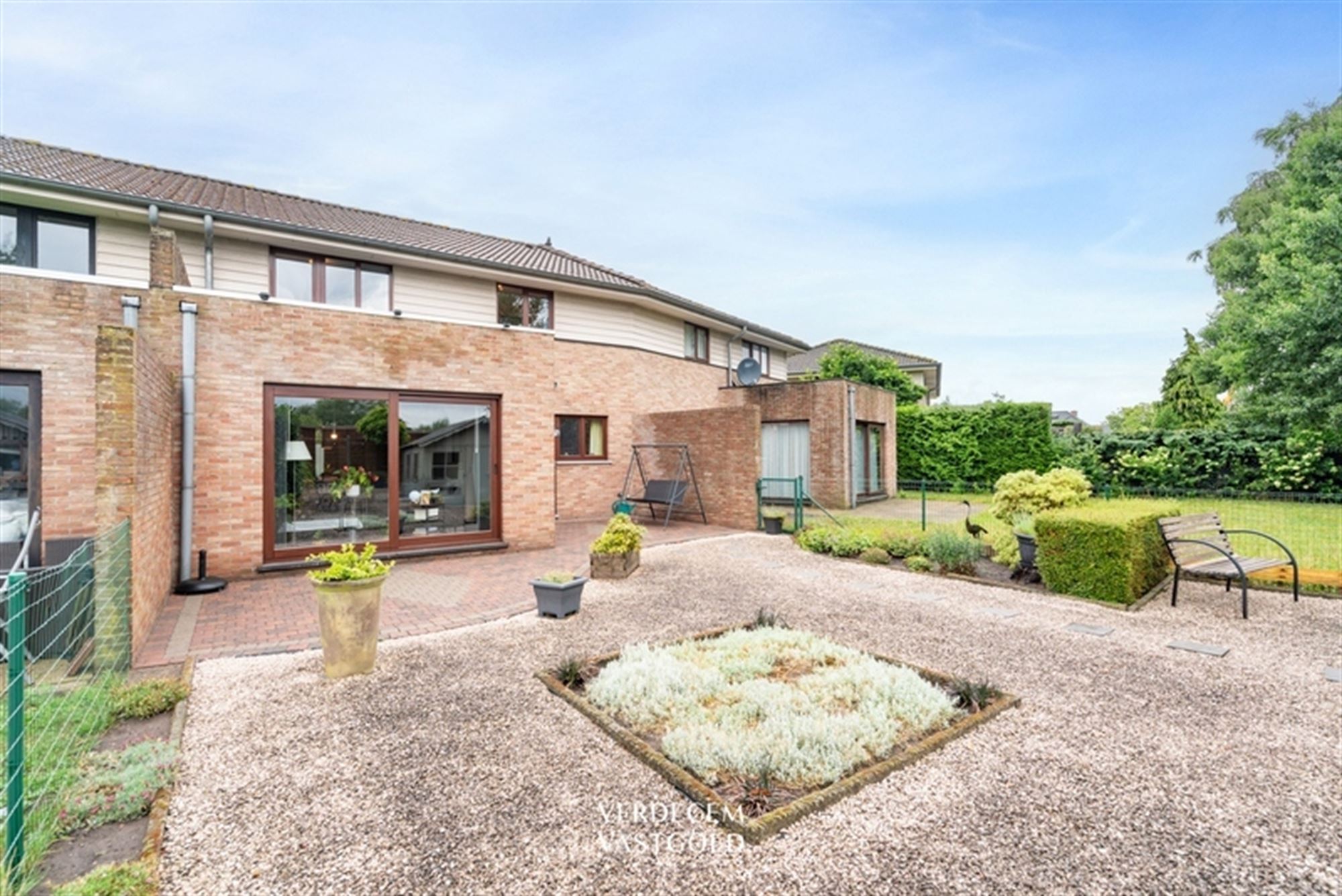 Instapklare woning met 3 slaapkamers, carport en fijne tuin foto 17