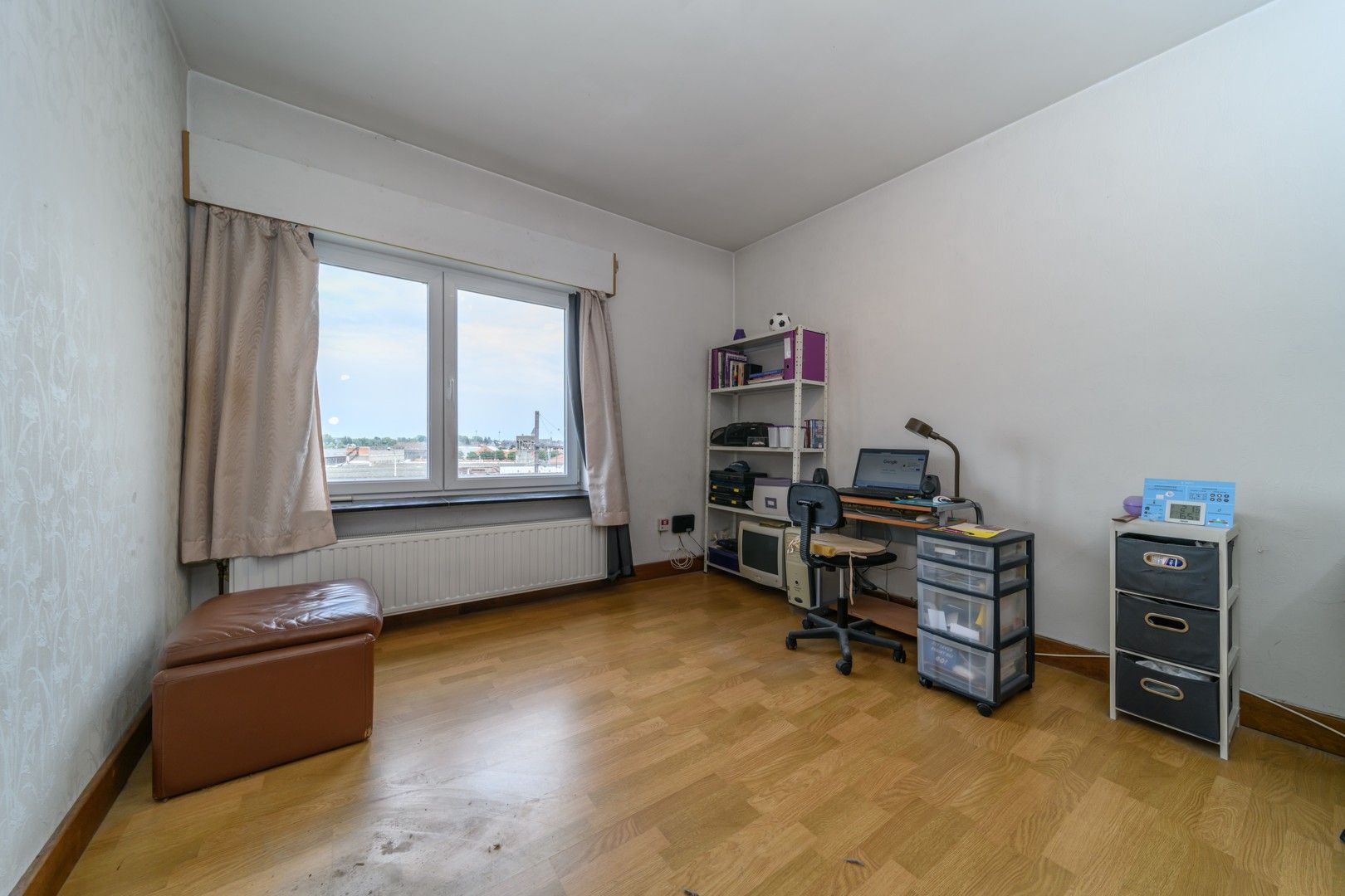 Te renoveren appartement op de 4de verdieping te Aalst! foto 2