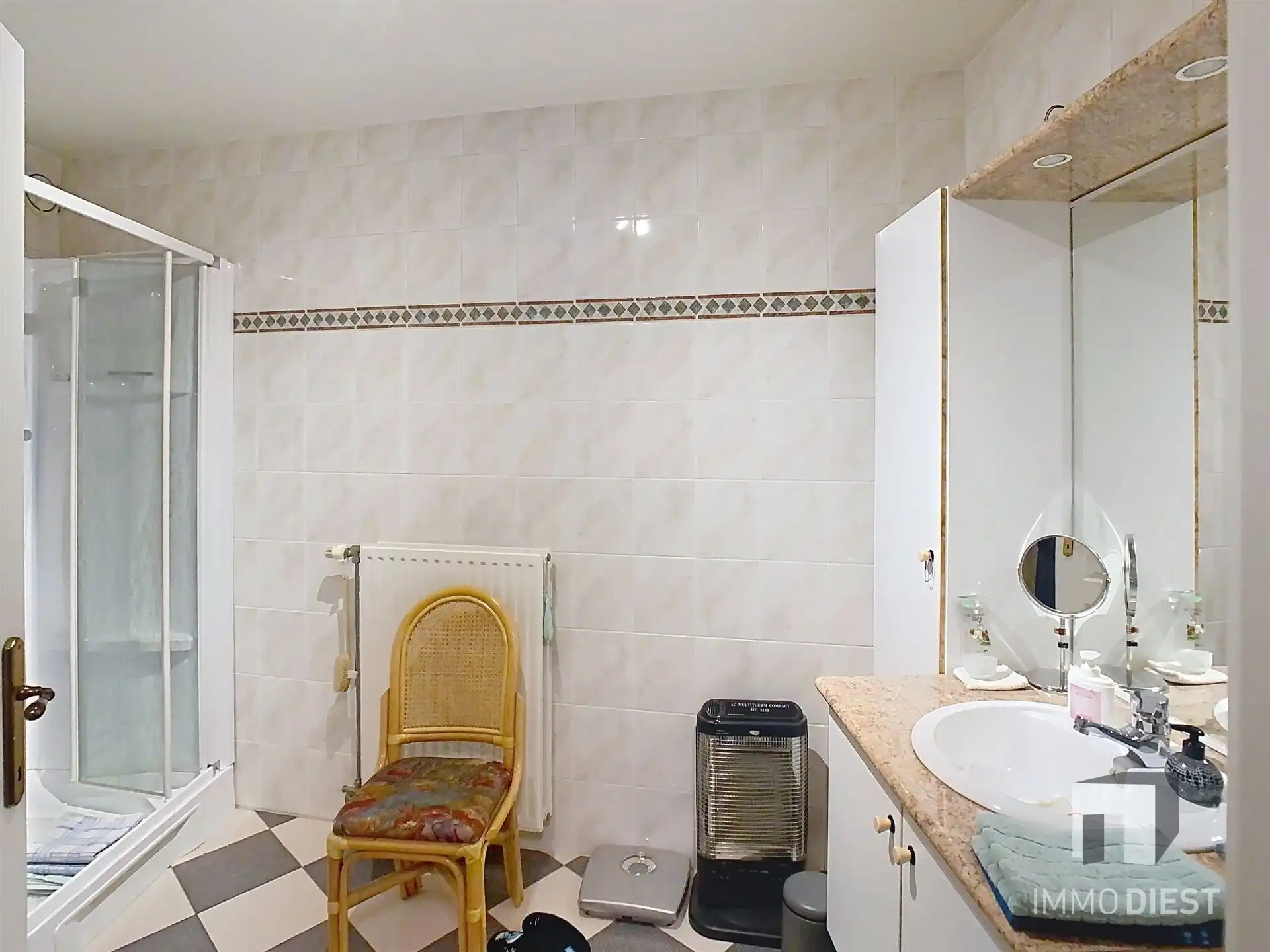 Topligging: gelijkvloers appartement mét garage en kelder foto 21