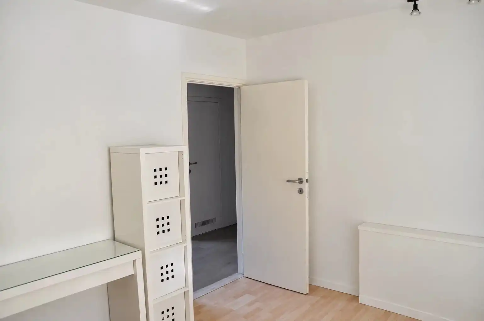 VERRASSEND RUIM EN RUSTIG GELEGEN APPARTEMENT VAN 126 M² NABIJ CENTRUM BILZEN foto 6