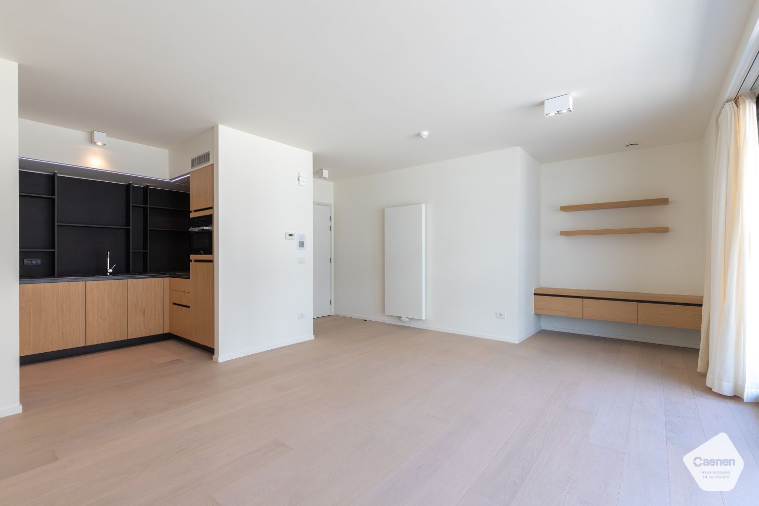 Luxueus afgewerkt assistentieflat op gunstig ligging te Oostduinkerke! foto {{pictureIndex}}