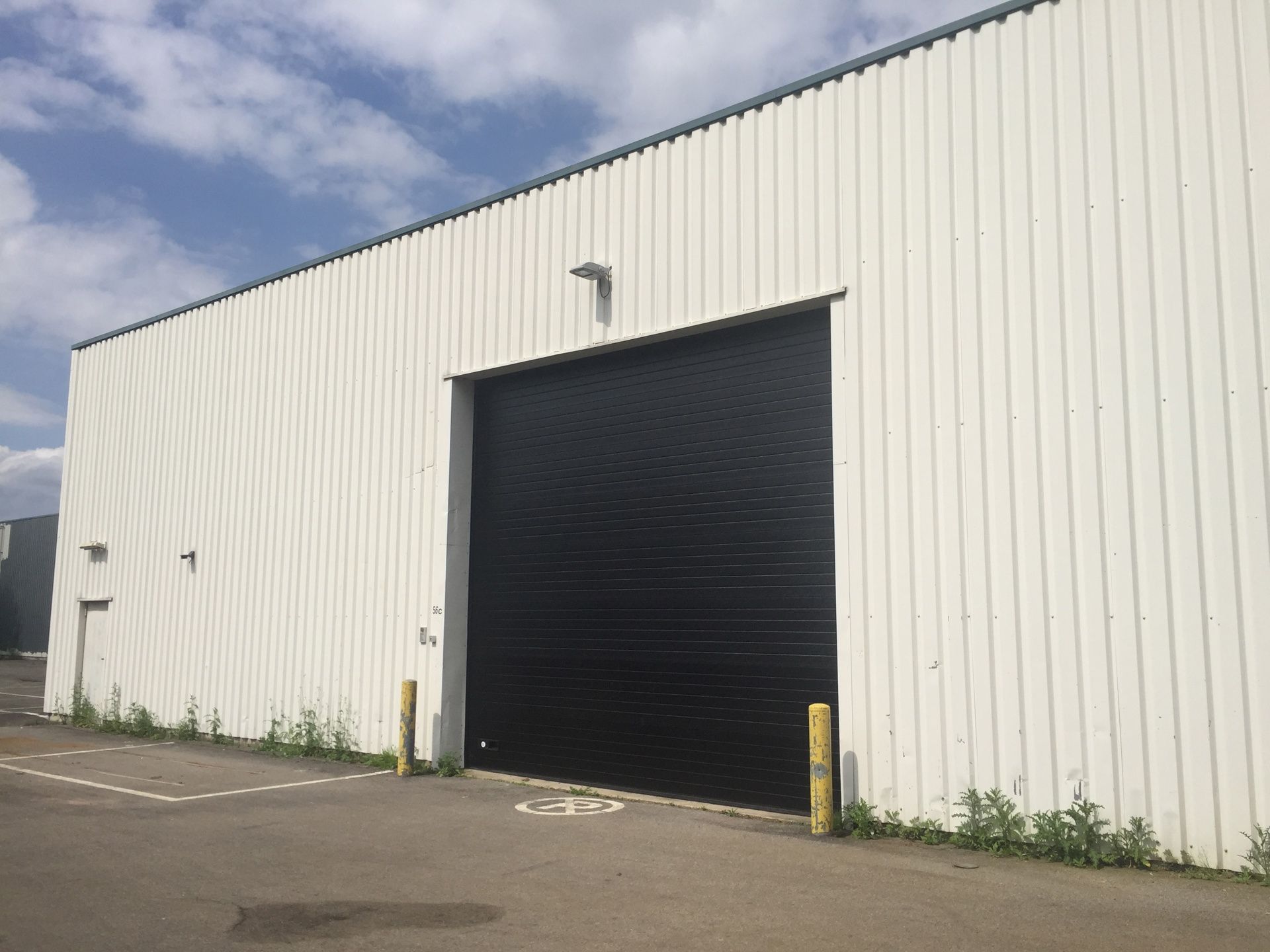 Magazijn Unit C - 880m² met kantoren te huur foto 9