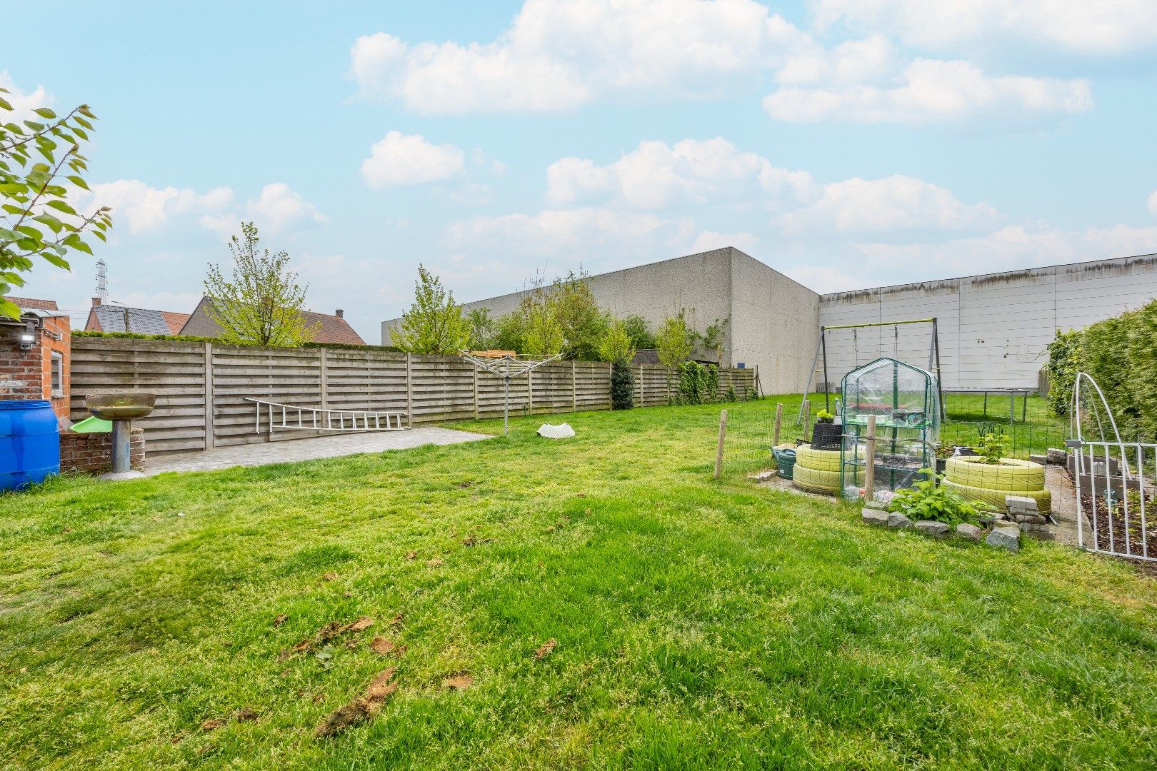 Halfopen woning met fantastisch grote tuin!  foto 4
