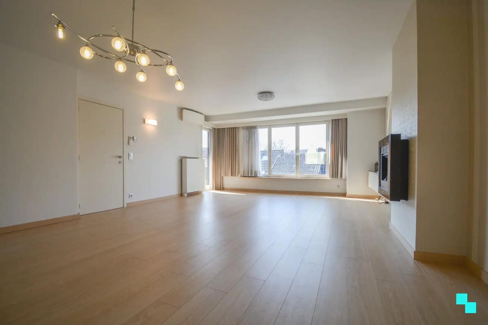 Gerenoveerd 3-slaapkamer appartement te Roeselare foto 5