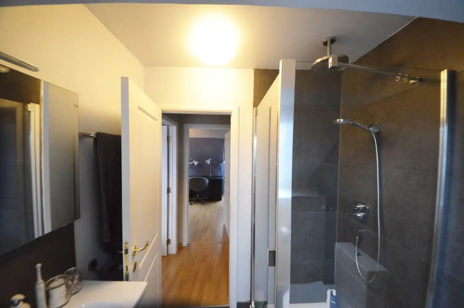 INSTAPKLARE WONING MET GARAGE EN 2 SLAAPKAMERS foto 16