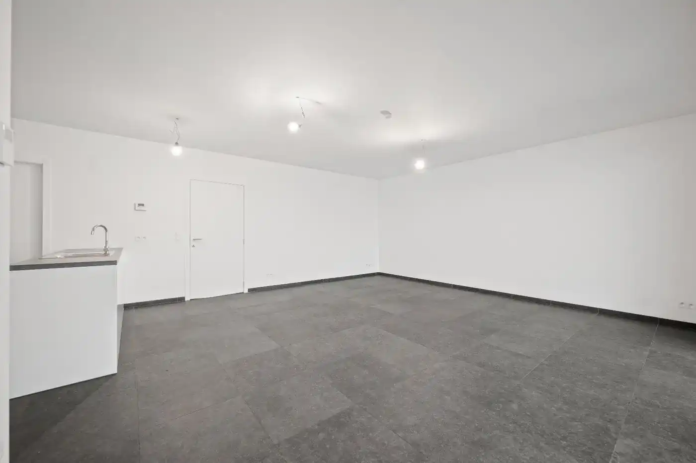 Modern appartement uit 2016 met 2 slaapkamers in centrum foto 7