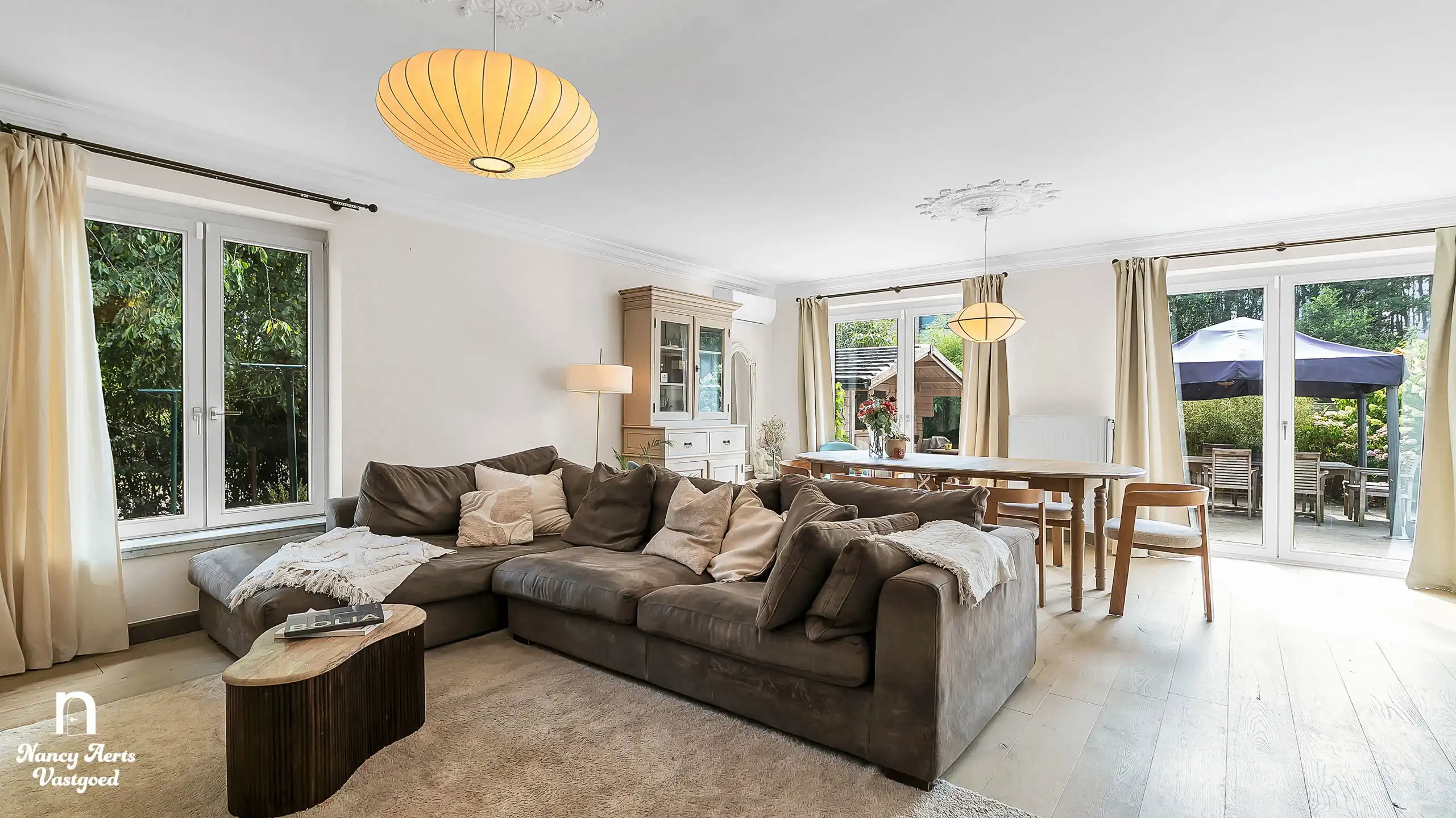 Veelzijdige villa met bijna 20 are groen en aparte woonunit foto 4