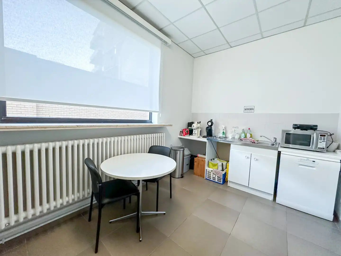 Commercieel gelijkvloers met grote zichtbaarheid en parking in centrum! foto 13