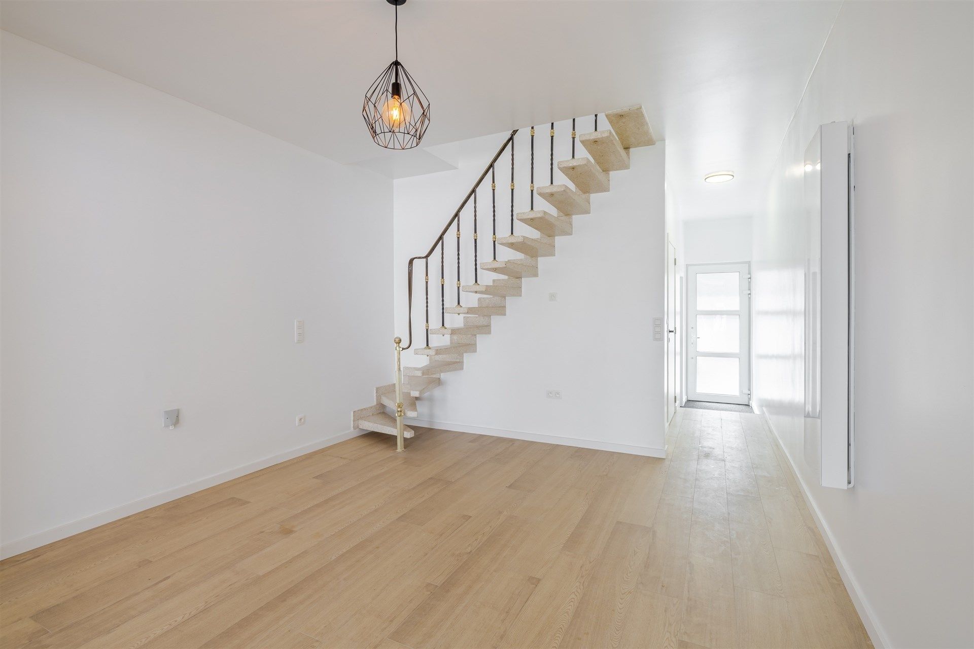 Subliem gerenoveerde woning met 3 slks en tuin foto 4