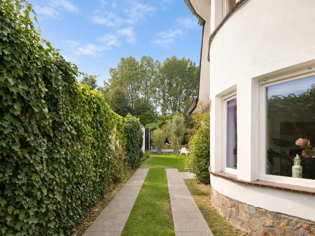 Karaktervolle woning met polyvalente achterbouw en aangename tuin in Westrem. foto 37
