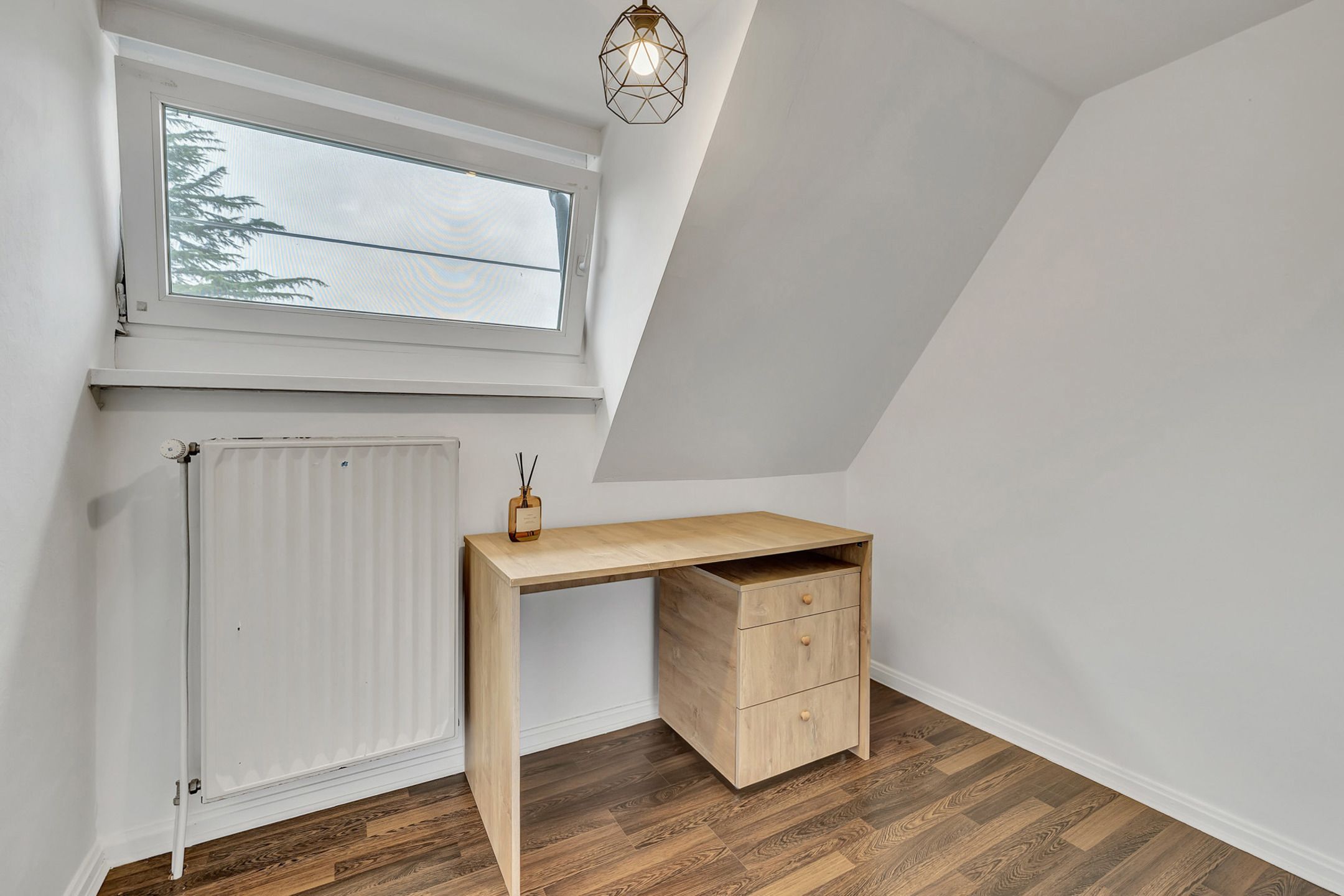 Instapklare woning met tuin en garage in rustige straat  foto 16