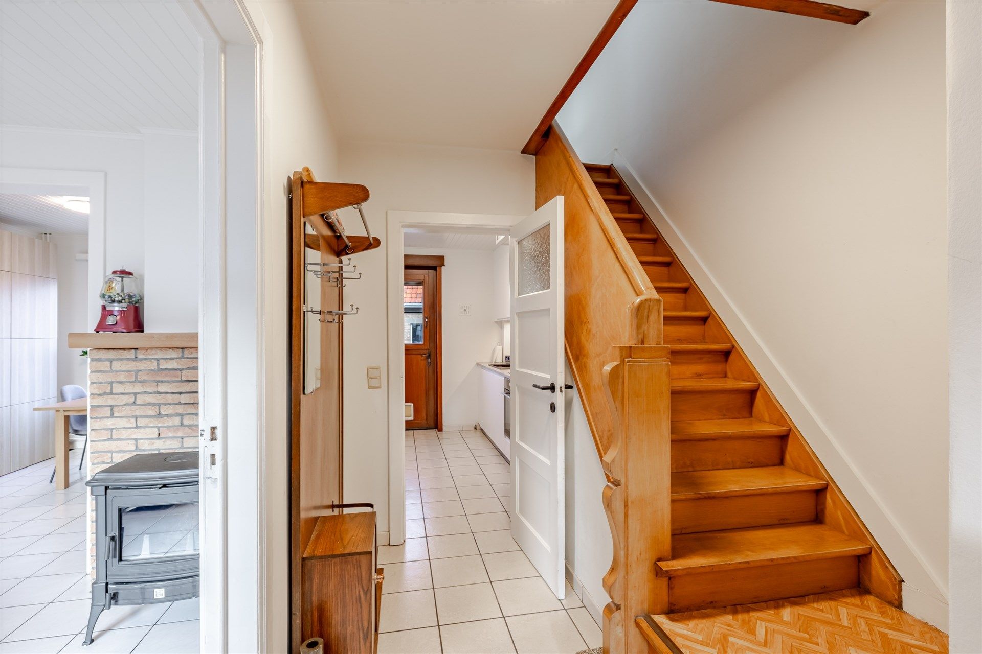 Instapklare woning met 2 slks, tuin en achteruitweg foto 2