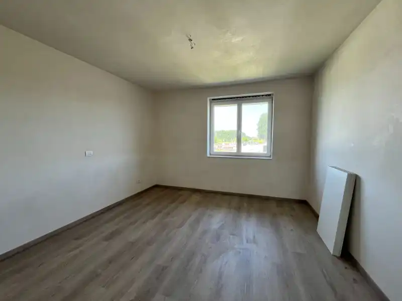 Halfopen woning met 3 slaapkamers en garage foto 17
