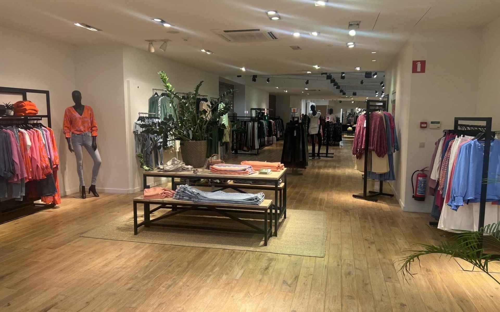 Commercieel pand in de belangrijkste winkelstraat van Mol foto 3