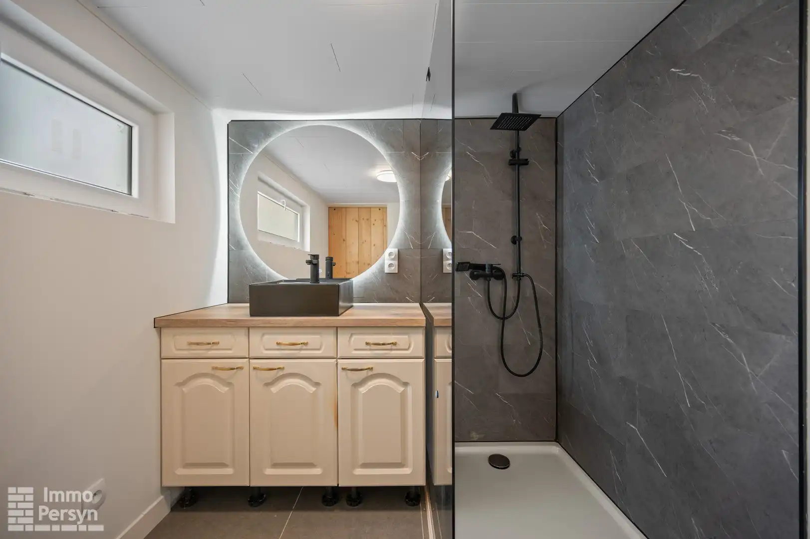 Gerenoveerde rijwoning met 2 Slaapkamers en tuin foto 8