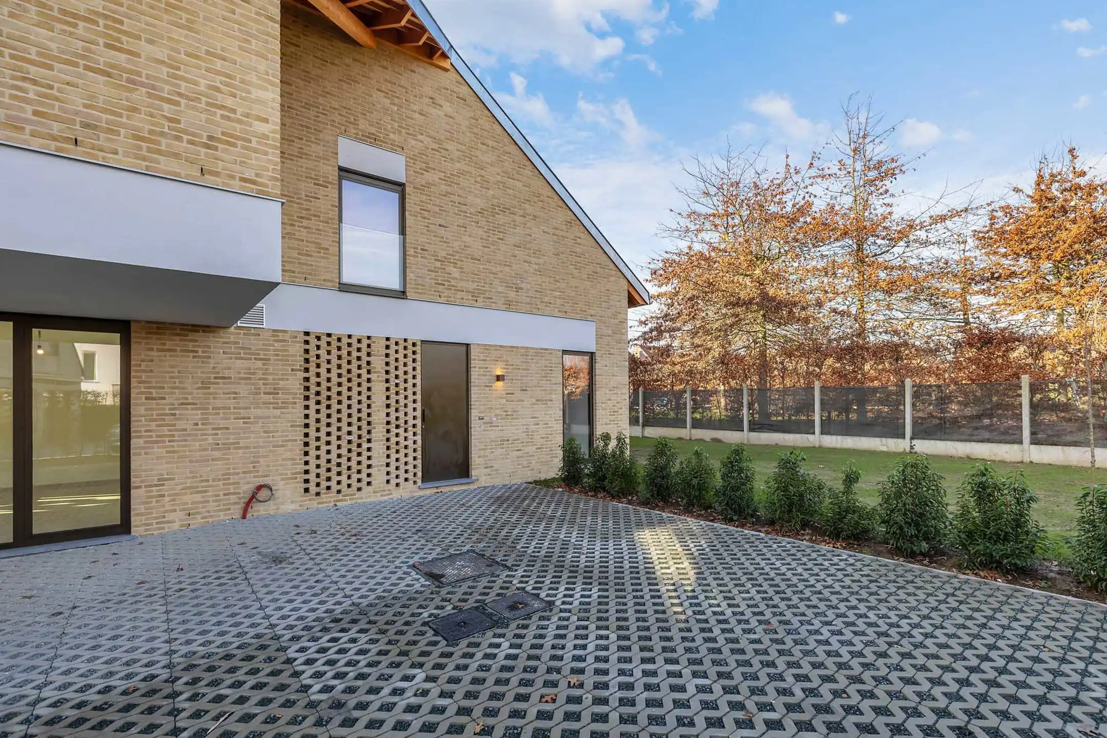Prachtige half open nieuwbouwwoning in uniek woonerf foto 23