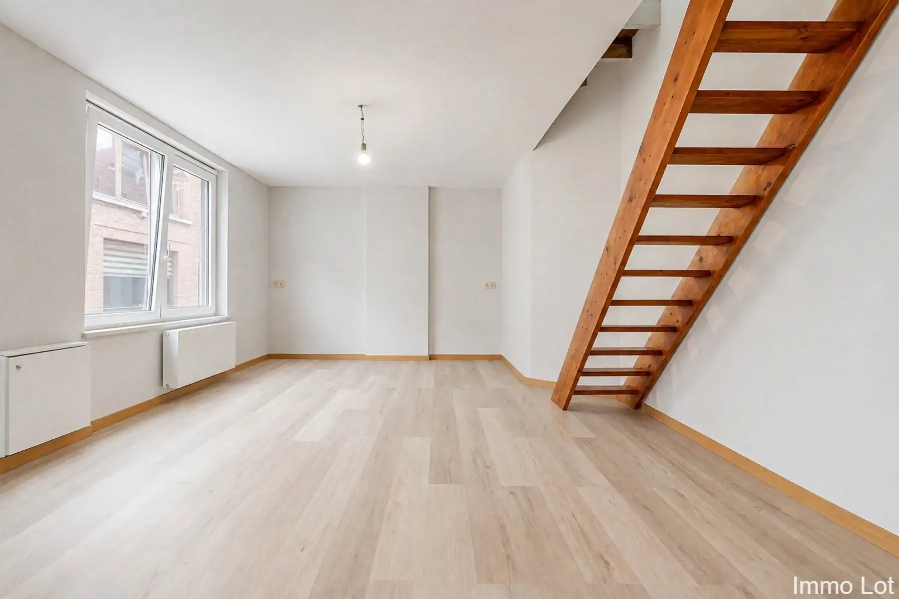 Volledig gerenoveerde woning nabij centrum Zele foto 2
