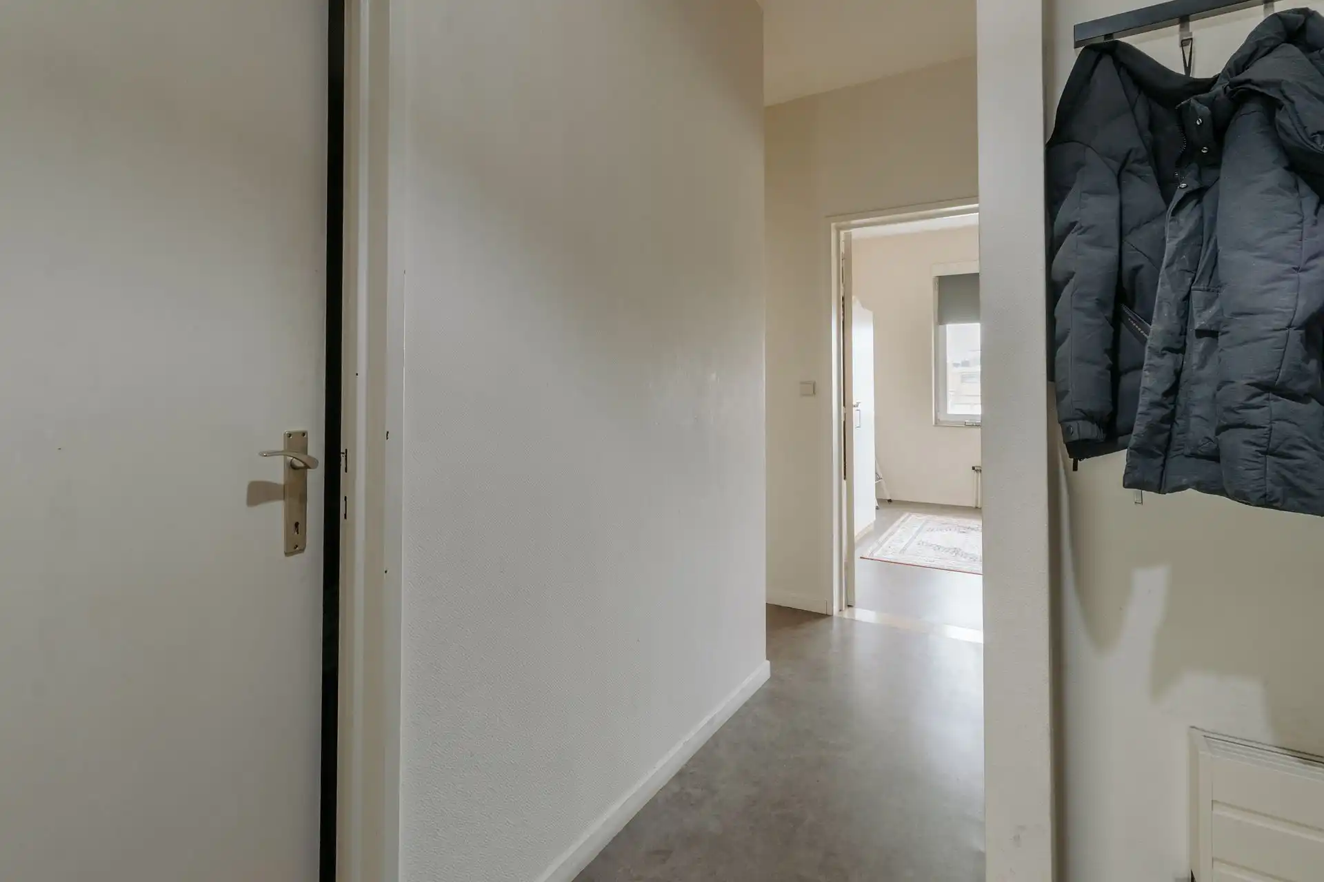 Lichtrijk 2‑slpk appartement met twee terrassen in Wilrijk! foto 12