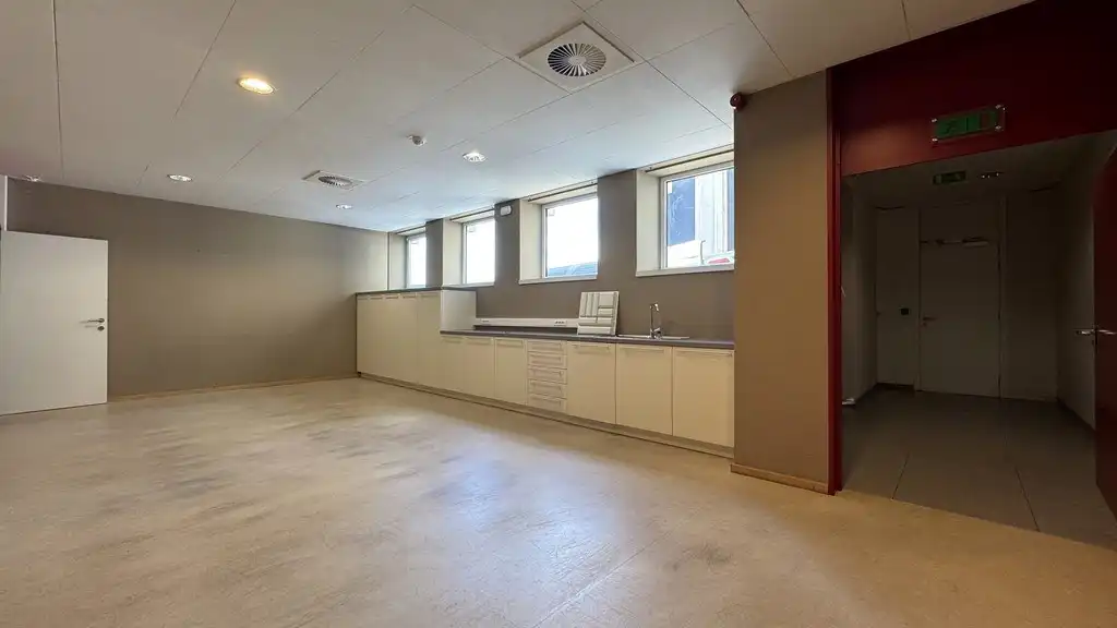 Instapklare kantoren te huur vlakbij E19 in Kontich foto 6