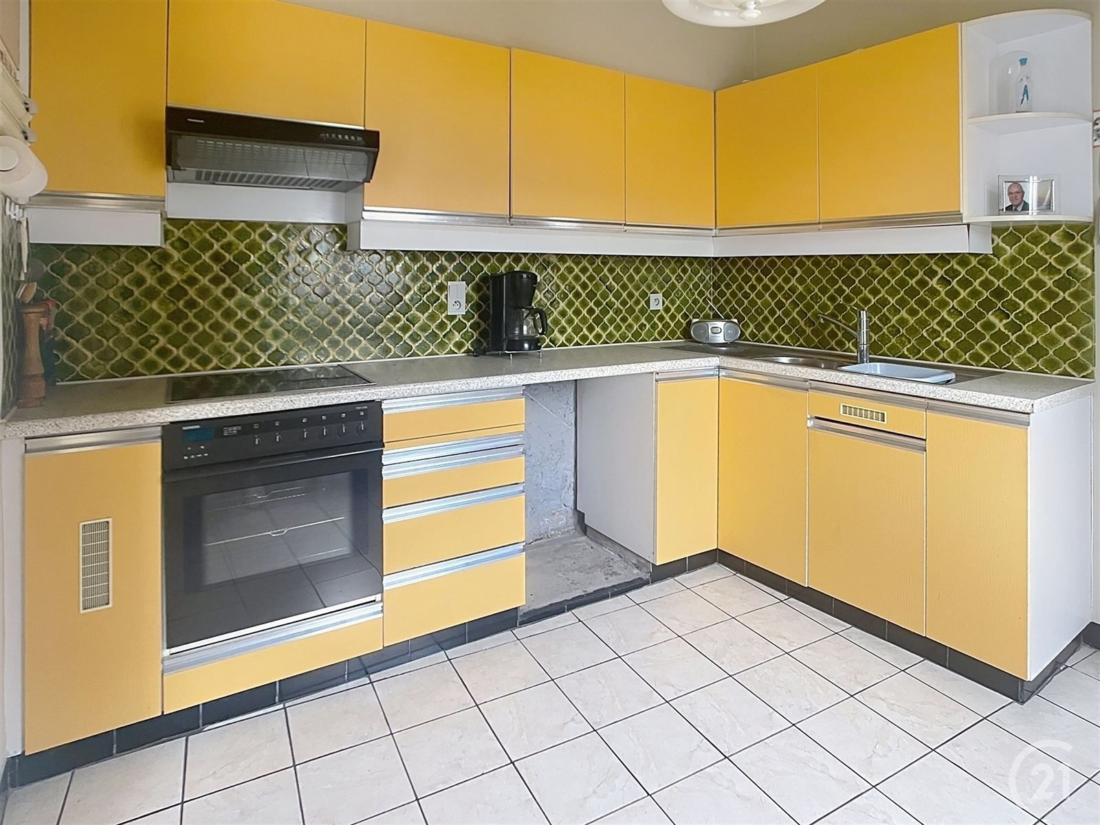 3 gevelwoning met loods (248m2) en garage foto 11
