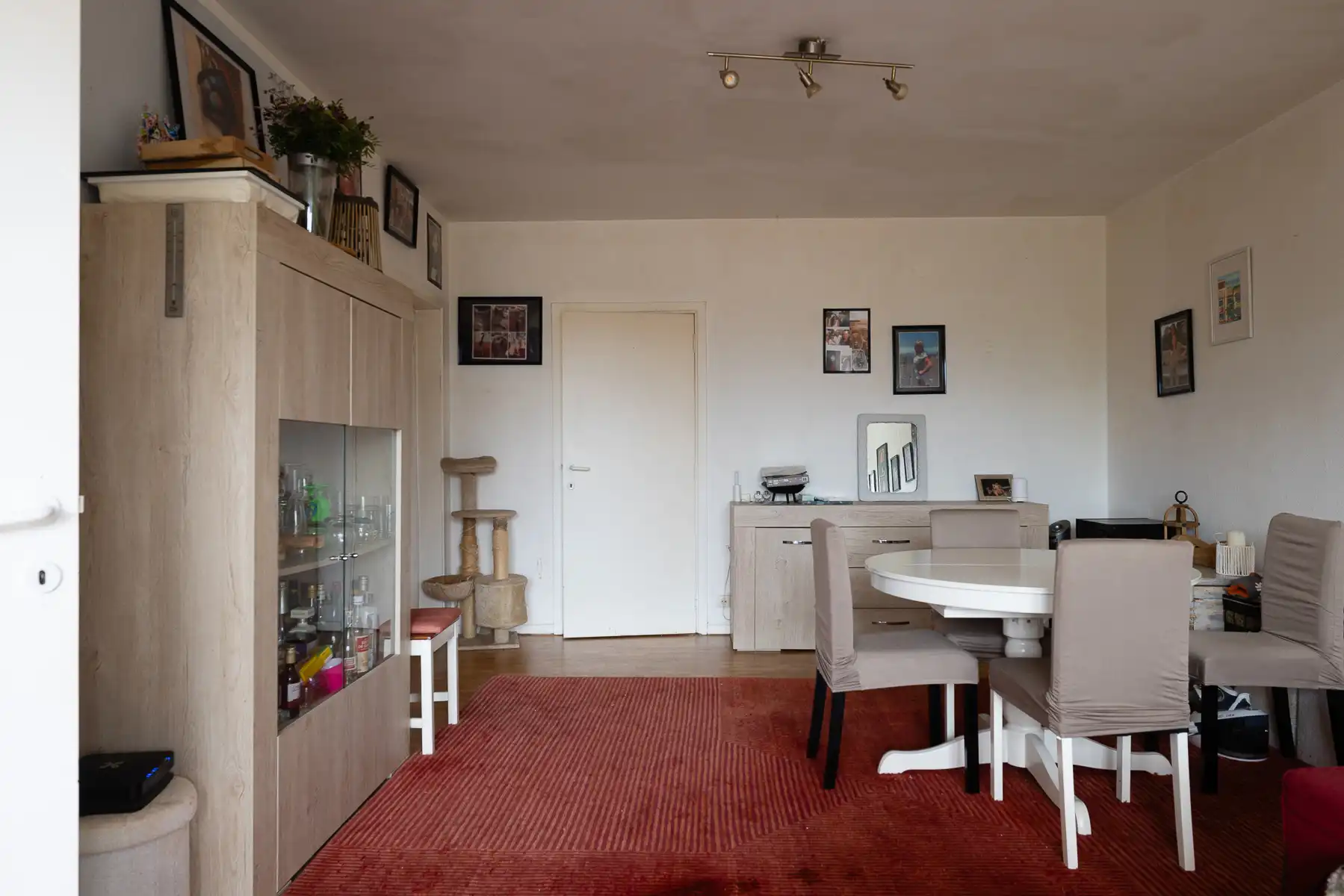 Ruim appartement met 2 slaapkamers en balkon foto 5