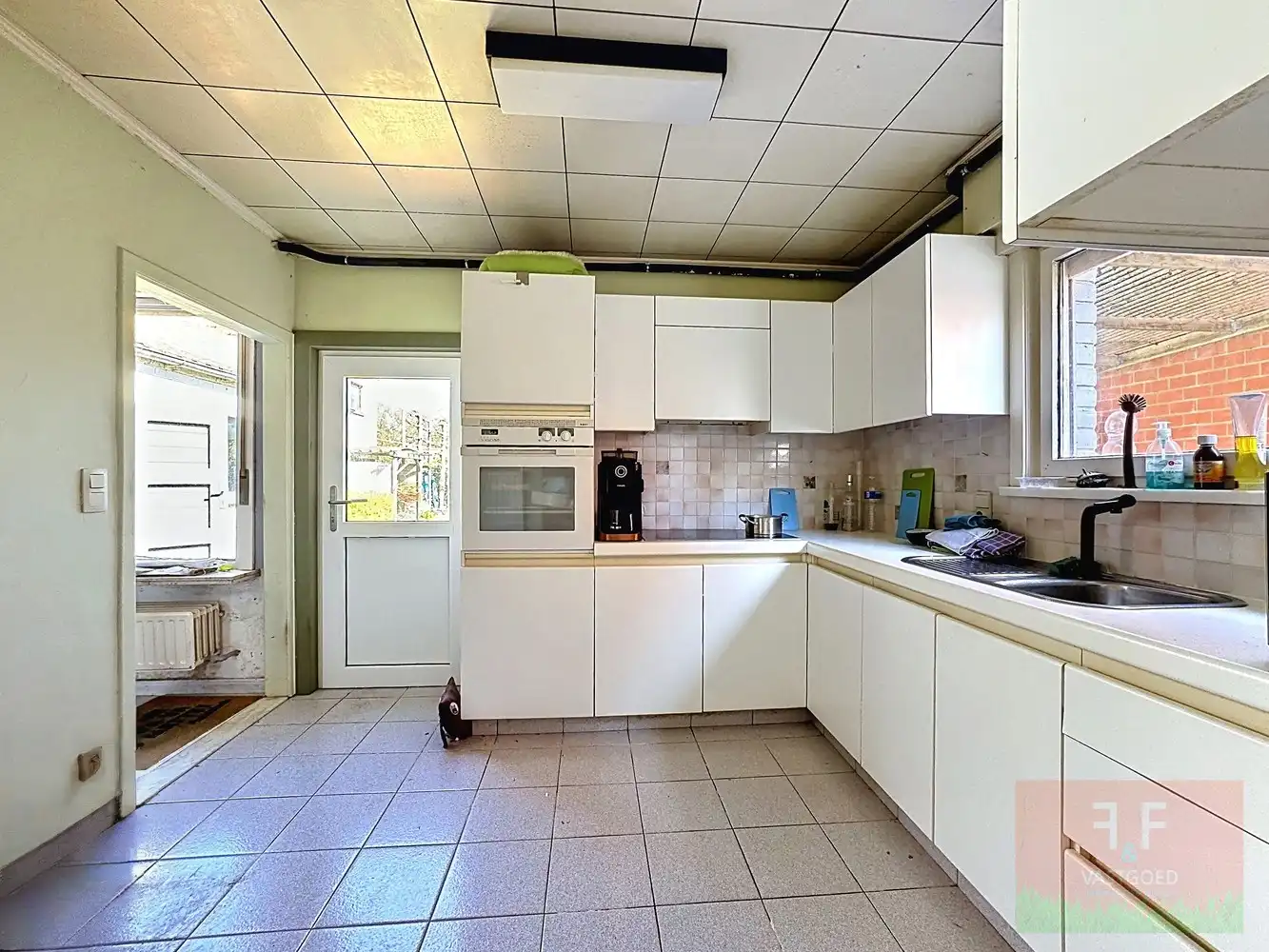 Halfopen gezinswoning met 3 slaapkamers en prachtige tuin te Ettelgem foto 8