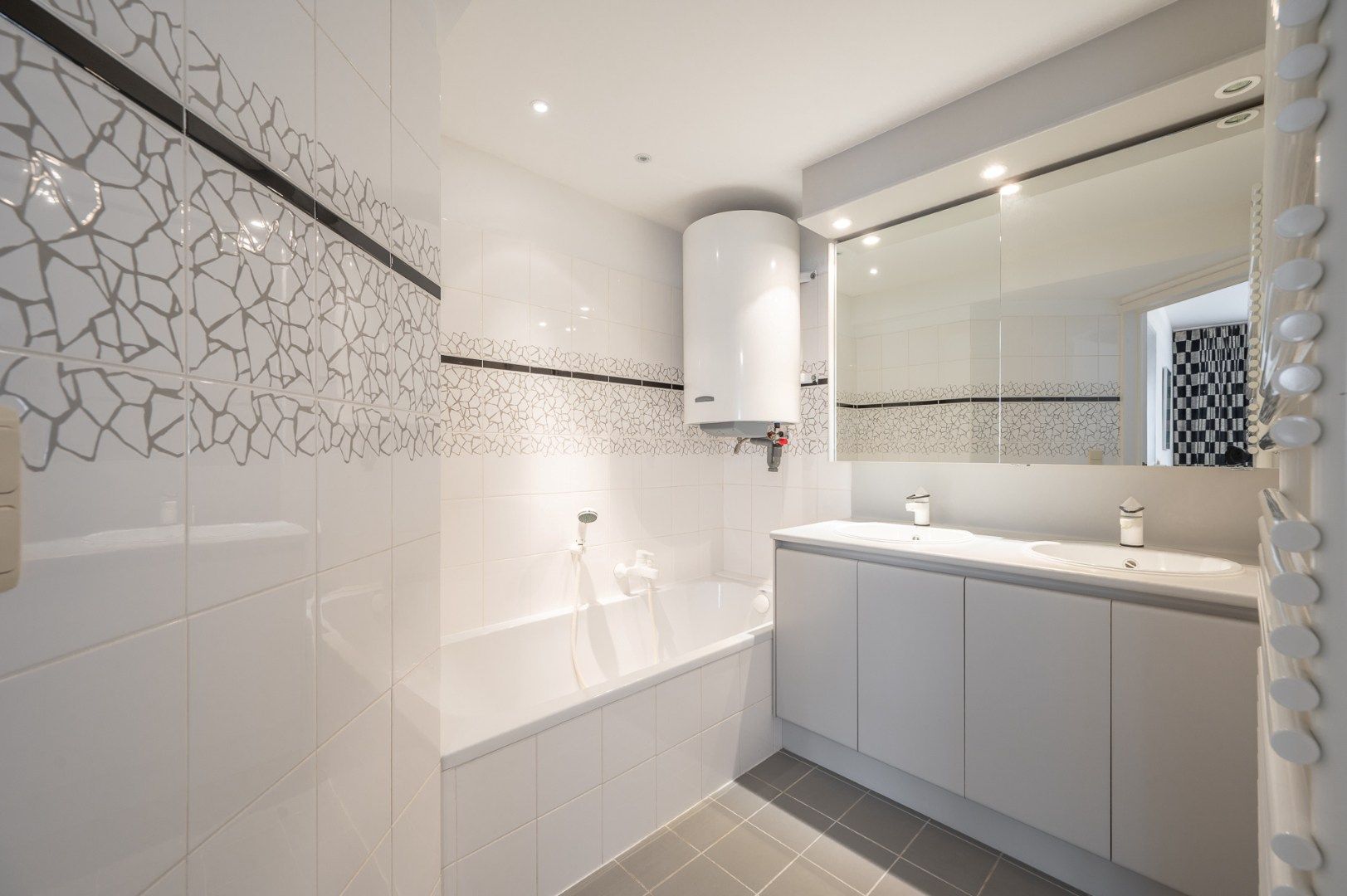 Twee-slaapkamer appartement in standingvolle villaresidentie  in het Zoute foto 10