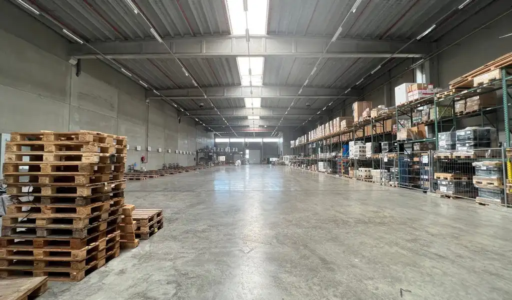 Magazijn met burelen in Eigenlopark te Sint-Niklaas foto 4