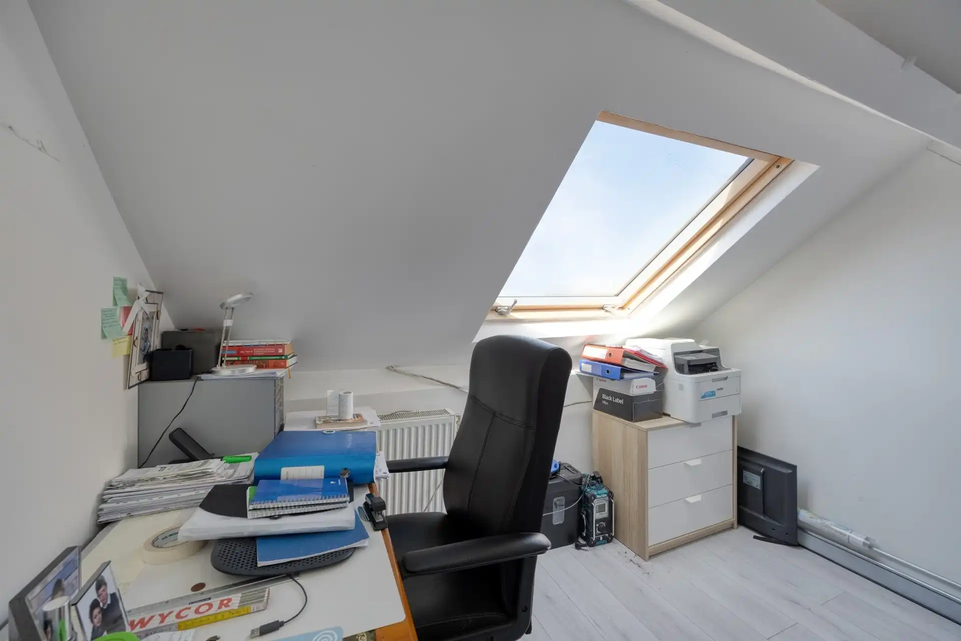 Instapklare rijwoning gelegen in SINT-STEVENS-WOLUWE! foto 11