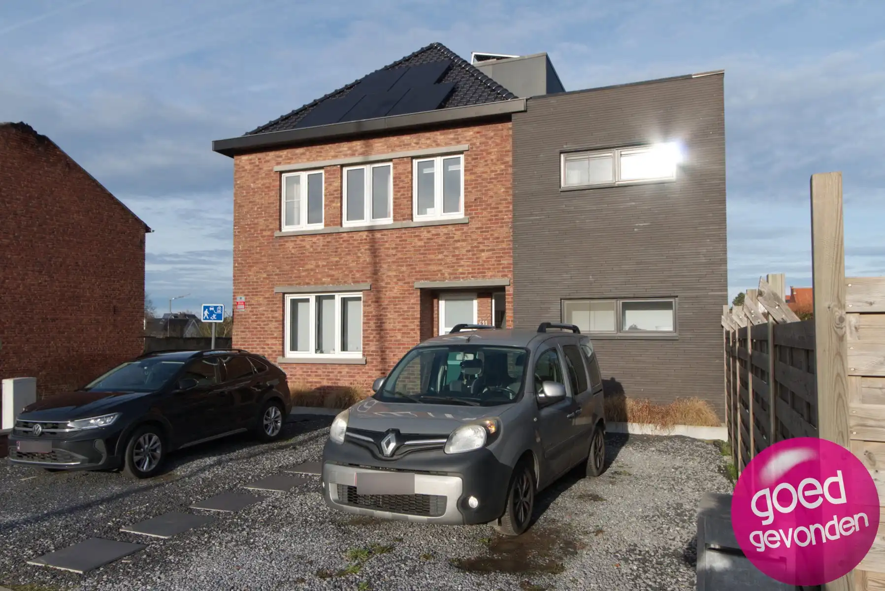 WONING - GERENOVEERD - 4 SLK - TERRAS - TUIN - PARKING foto 2