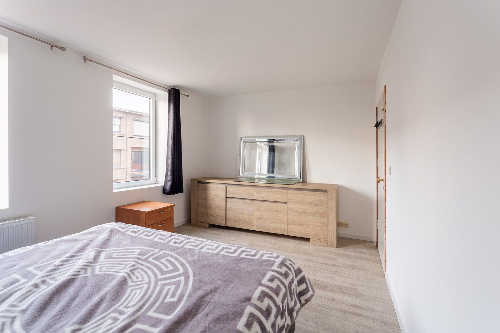 Gerenoveerde woning met 4 slaapkamers foto 17