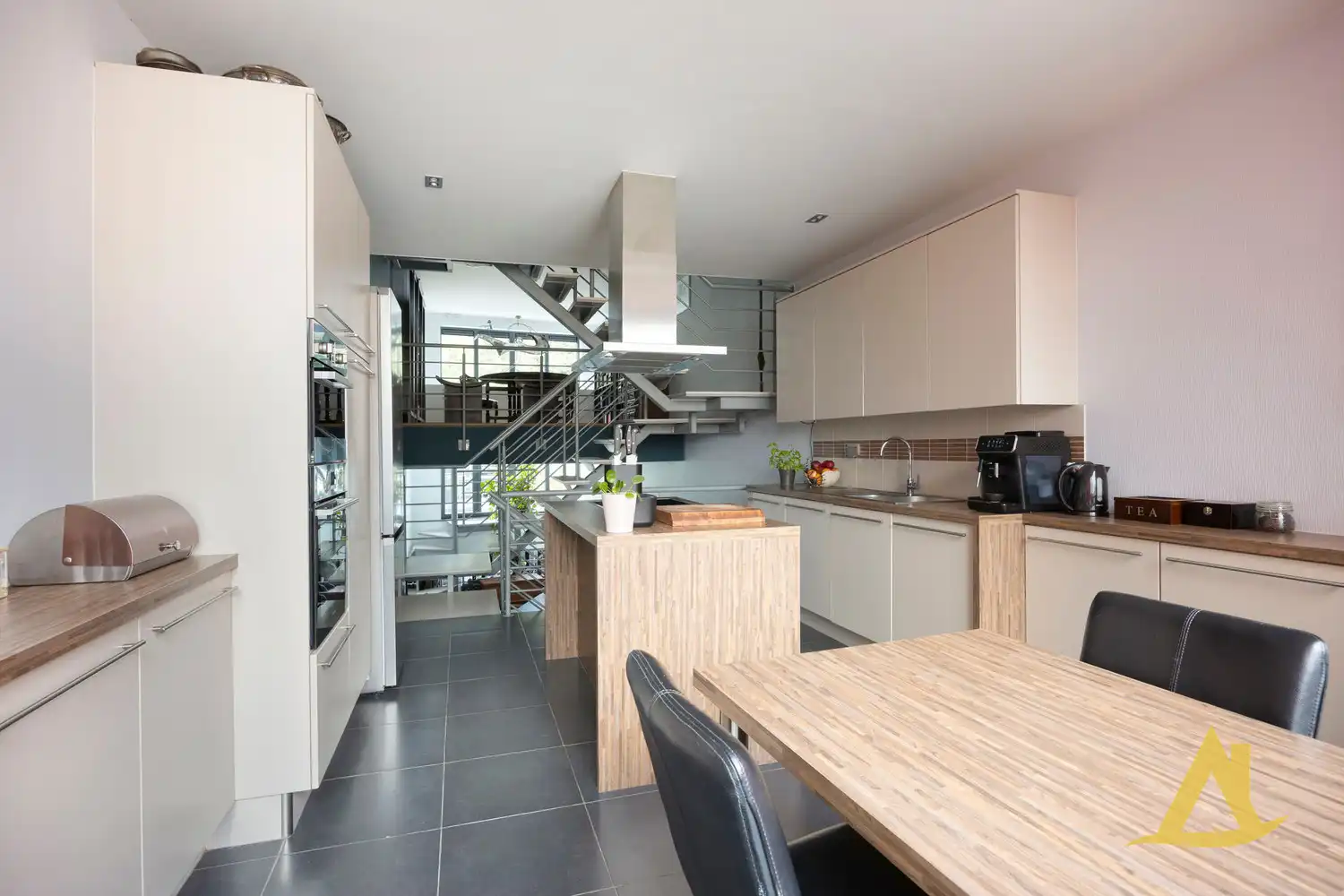 DESIGN STADSWONING MET 3 SLAAPKAMERS, TUIN EN JACUZZI IN HET HARTJE VAN DIEST foto 23