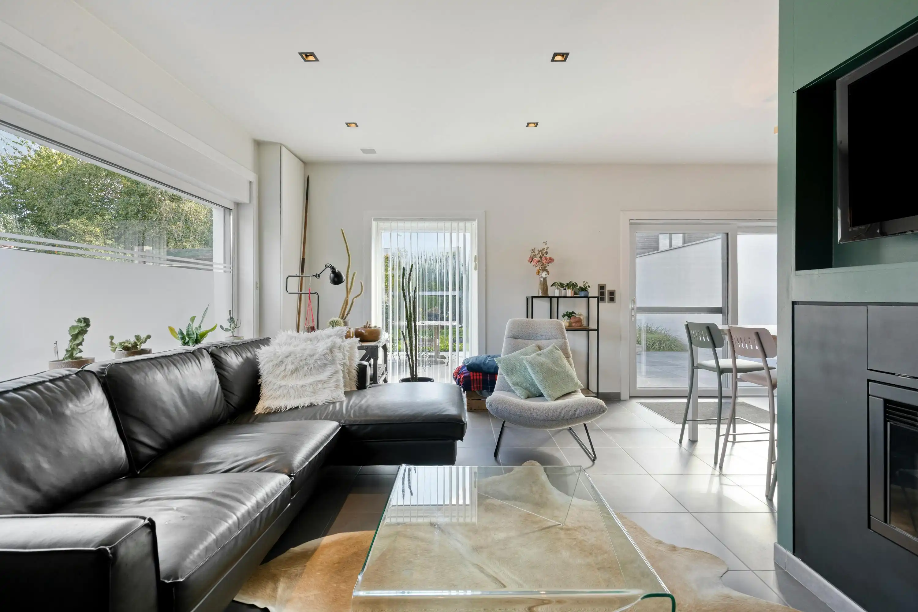 Gelijkvloerse woning met 5 slaapkamers te Lendelde foto 6