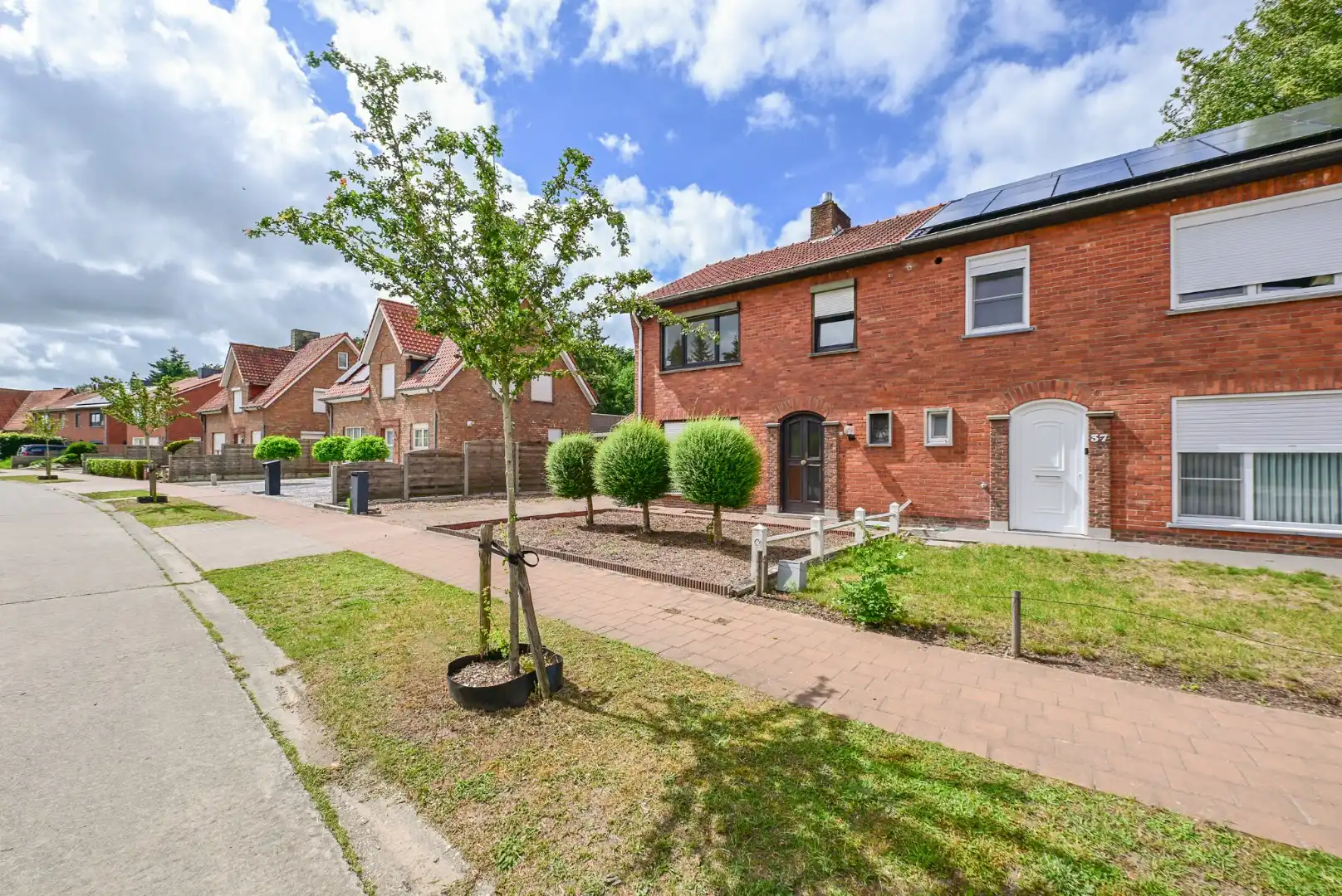 Halfopen bebouwing met 3 slaapkamers en garage op toplocatie foto 22