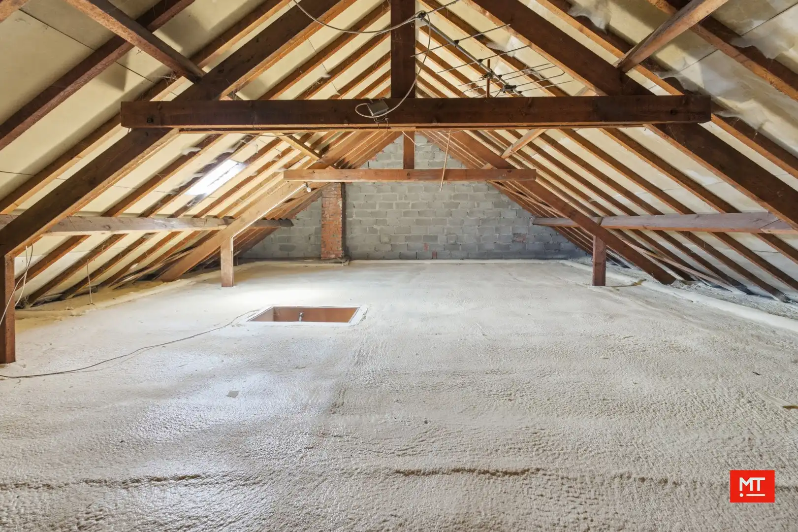 Kloeke te renoveren woning met 4 slaapkamers, grote tuin en garage in het centrum van Langemark foto 19