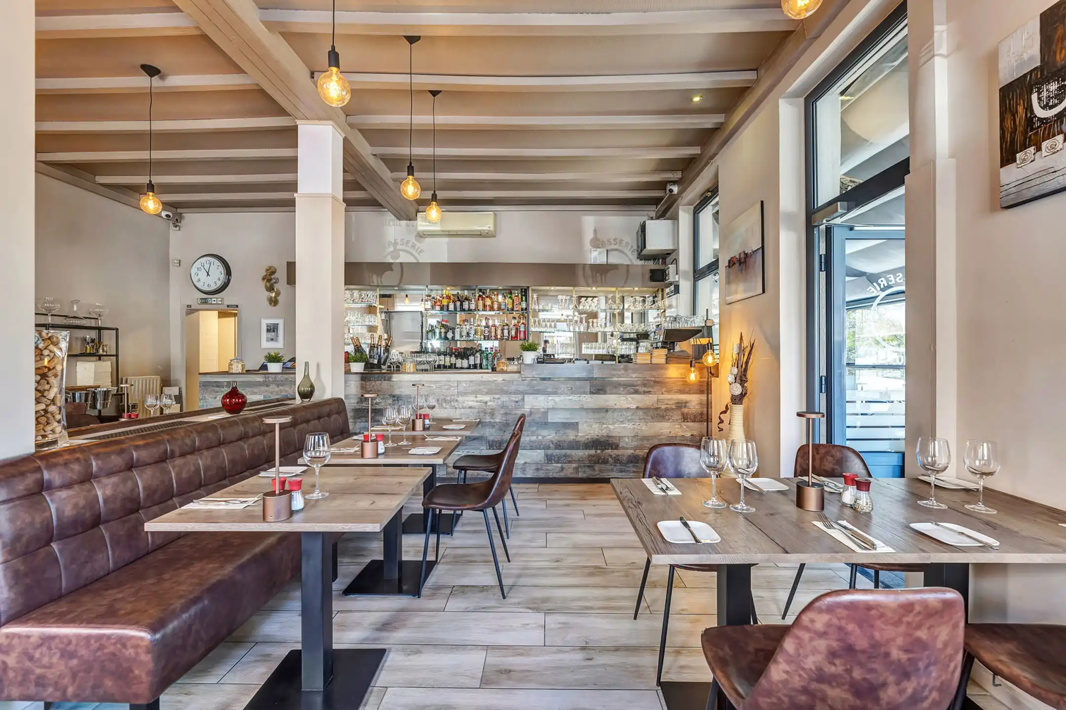 Gewaardeerd restaurant/handelspand met appartementen foto 4