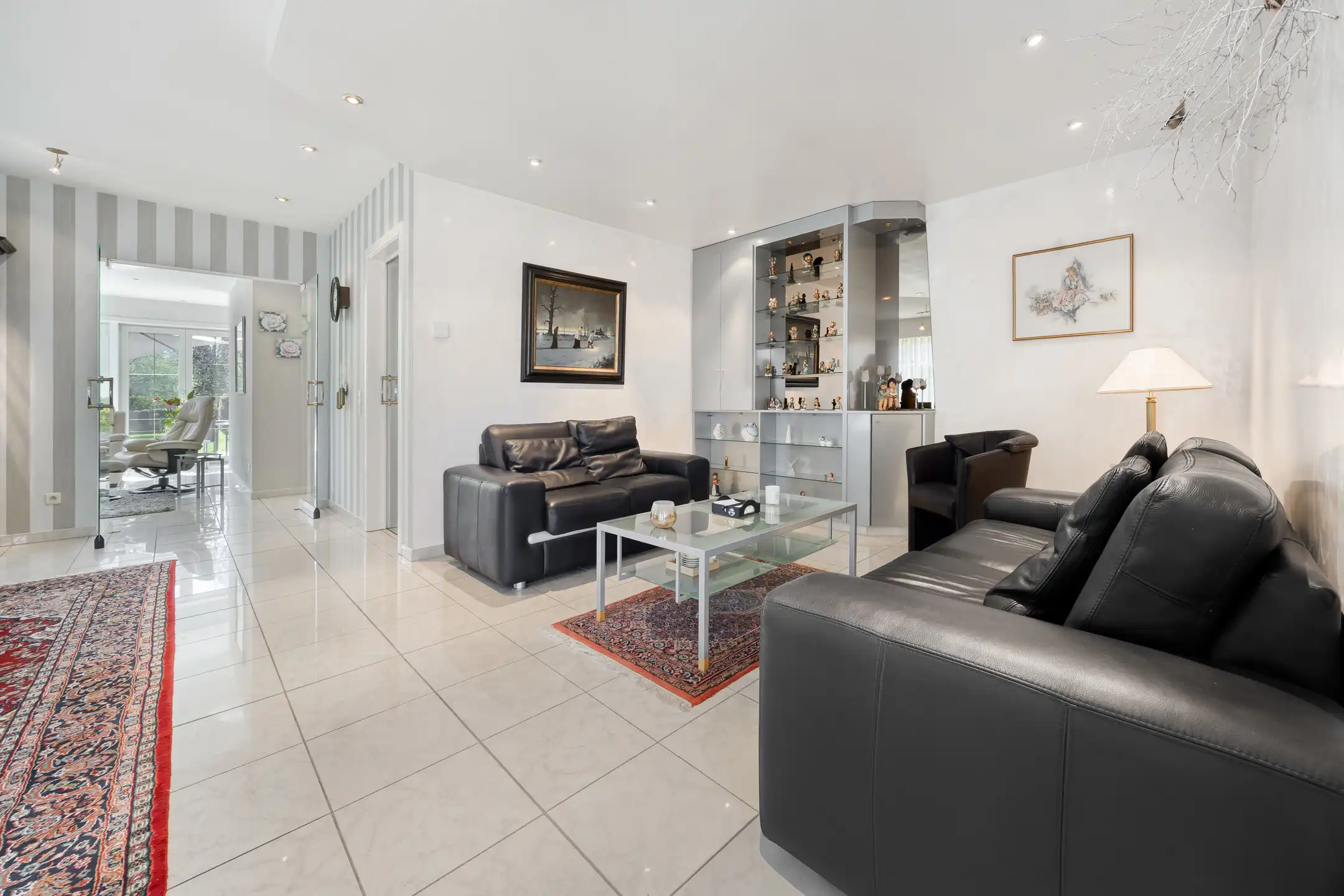 Ruime woning in oase van rust met prachtige tuin foto 6