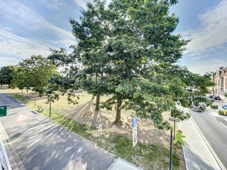 Prachtig hoekappartement met grote garage gelegen naast het E. Dermautpark foto 4